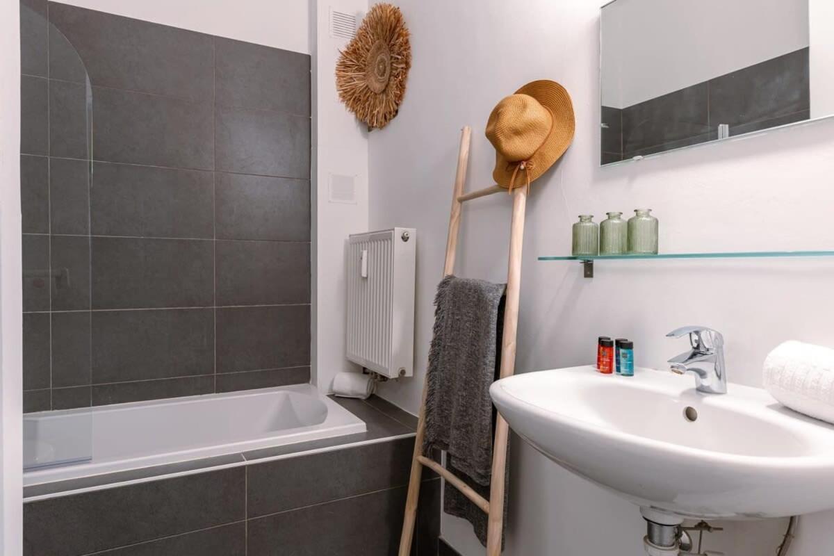 Huswell - Comfy Apartment With Side Seaview And 2 Free Bikes Knokke-Heist Esterno foto